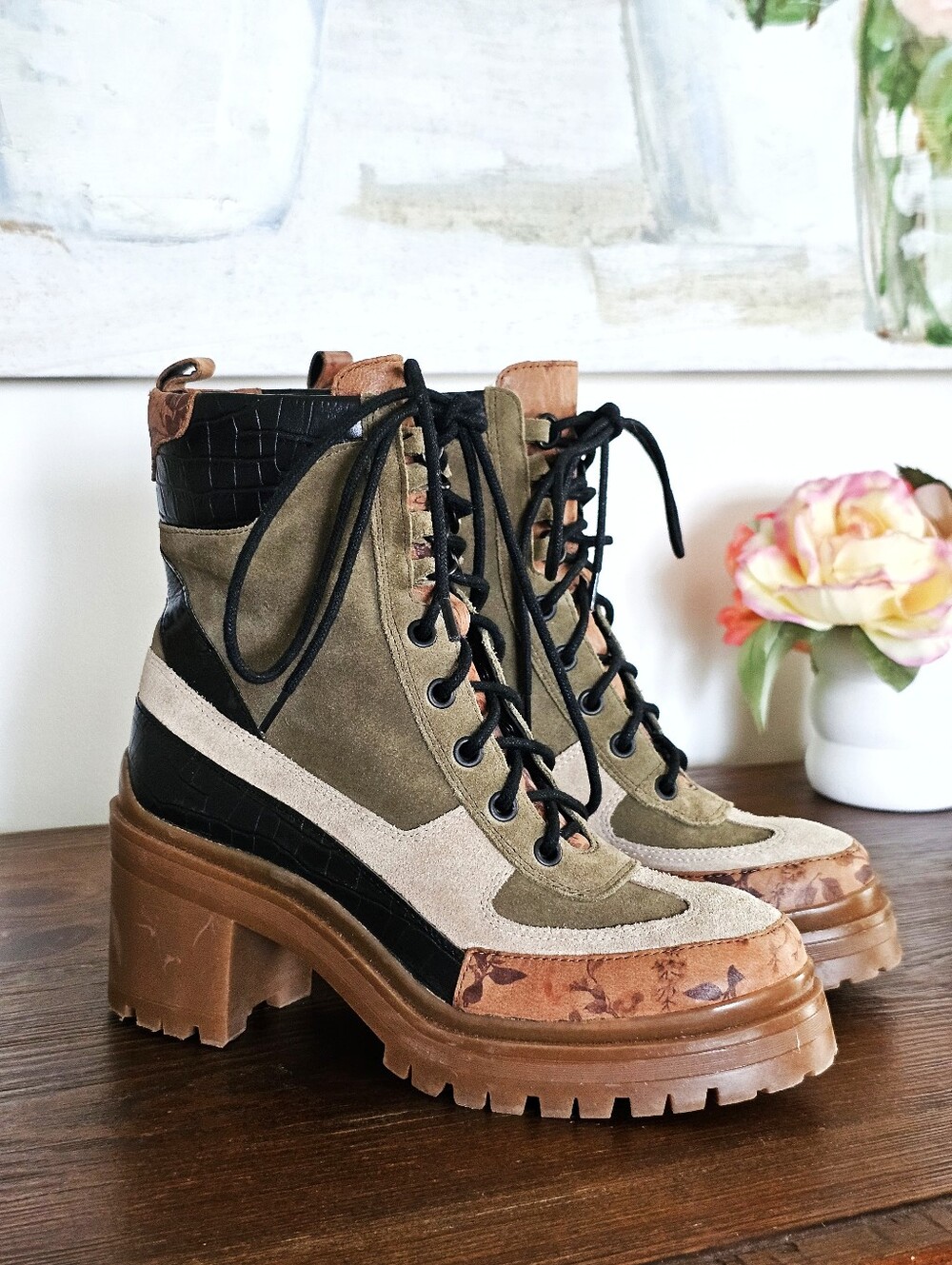 Gianni Bini Women’s 7.5M Leather Suede Platform Lace Up Combat Boots Floral